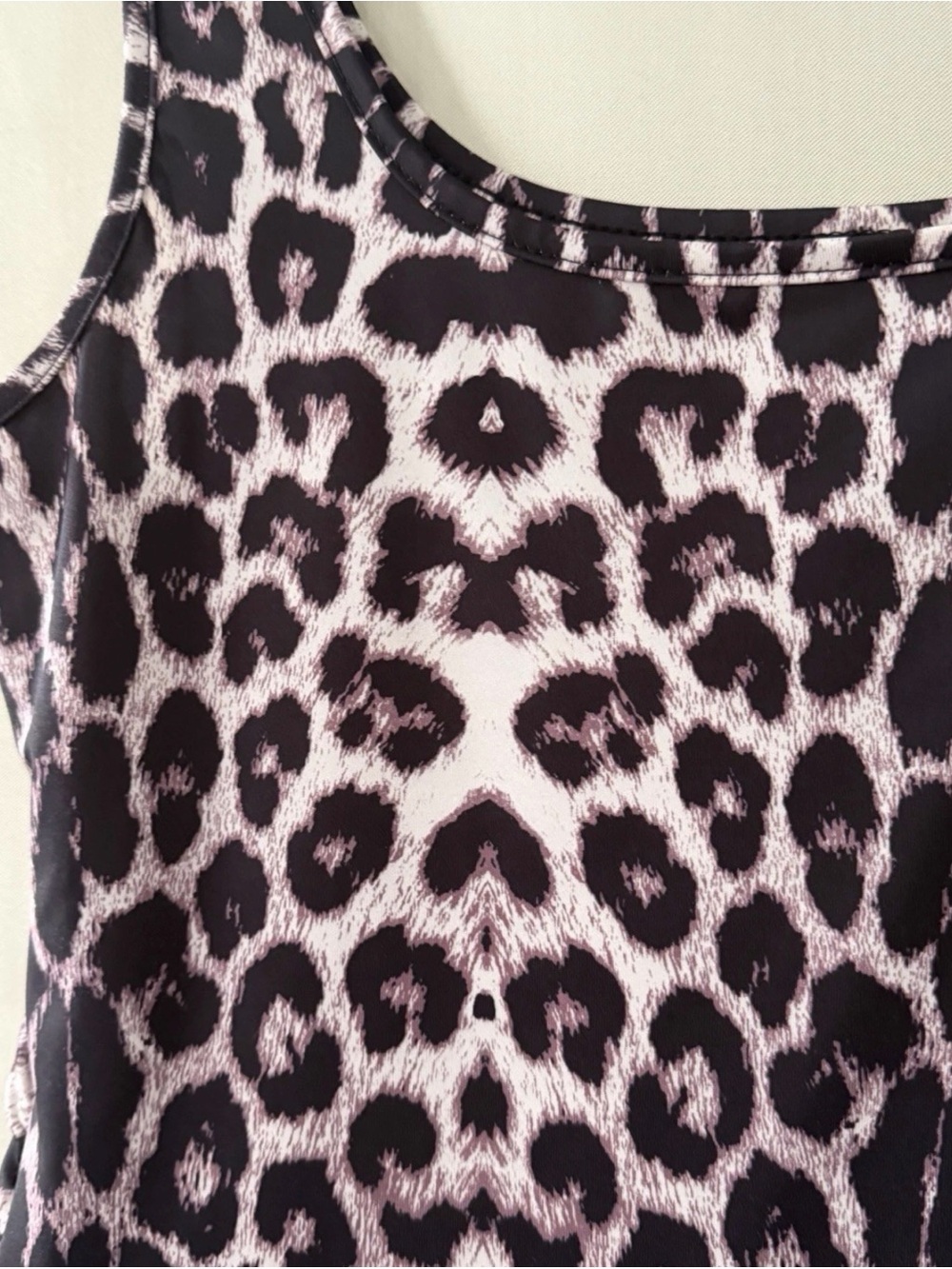 Leopard Print Scoop Neck Tank Top - Black & White - Picture 5 of 7